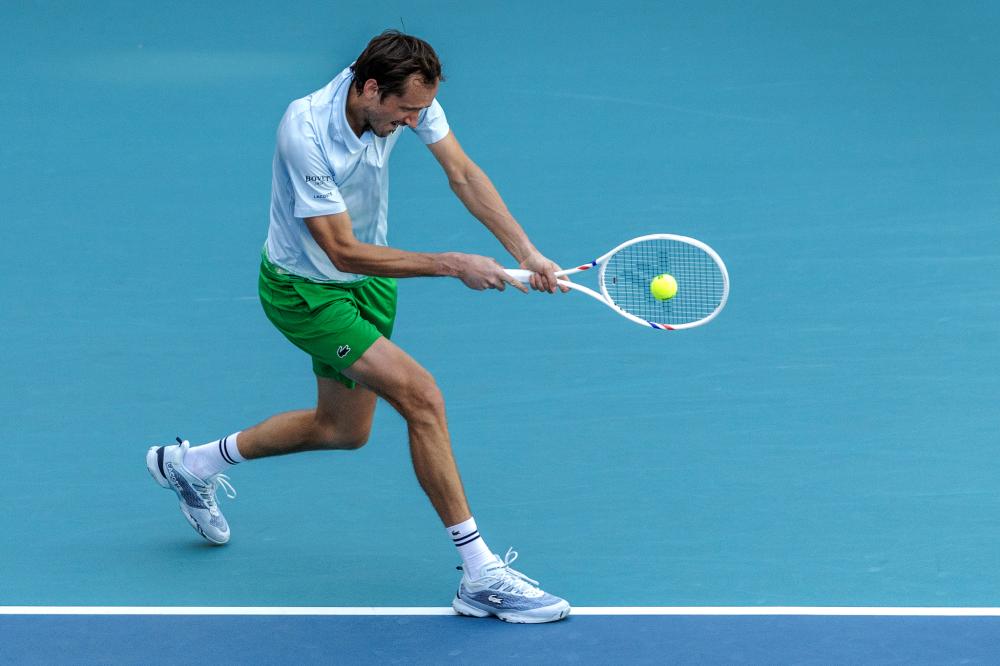 打疯了！国米横扫科莫登顶，劳塔罗回应质疑，齐沃激活水货太神